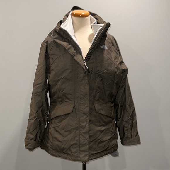 Women’s size Large North Face 3 in 1 Winter Coat - Picture 2 of 9
